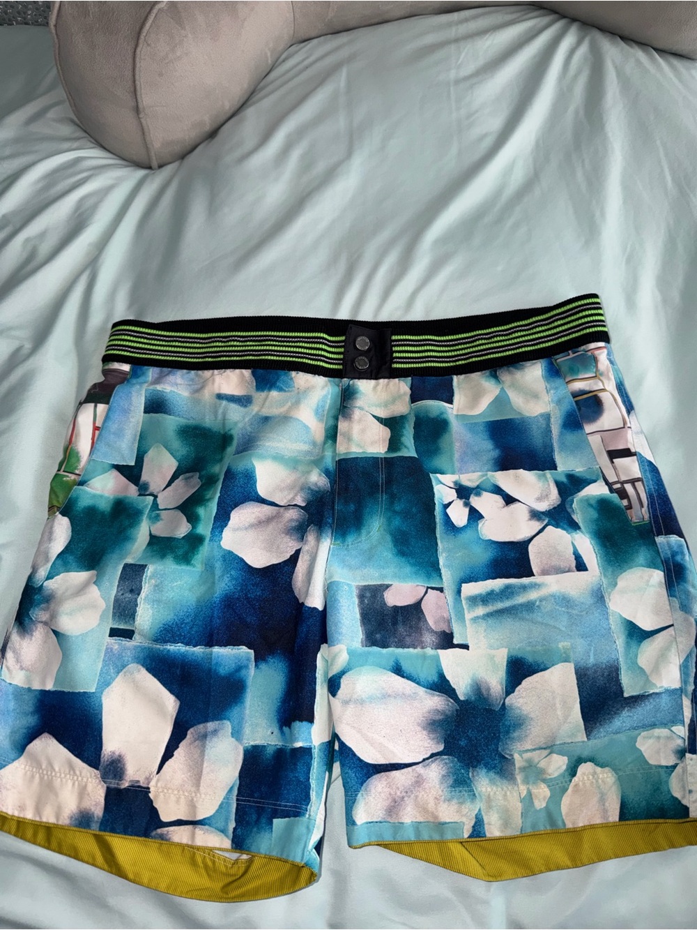 Robert Graham Men’s Floral Classic Fit Board Shorts